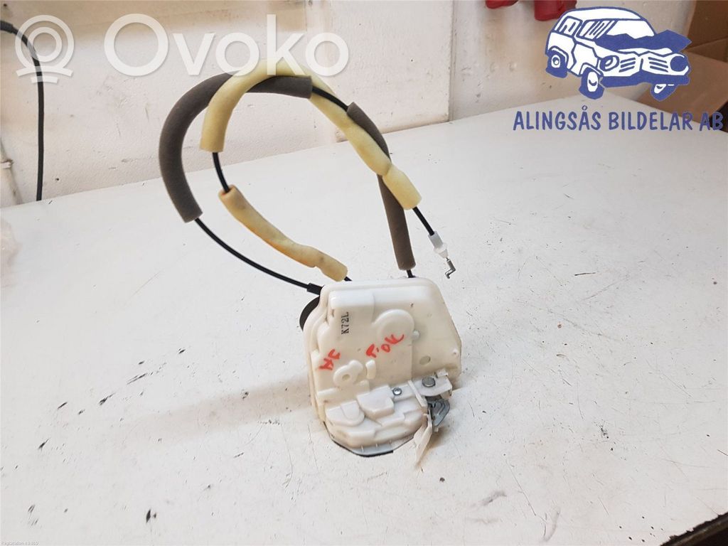 Mazda 3 III Front door lock 