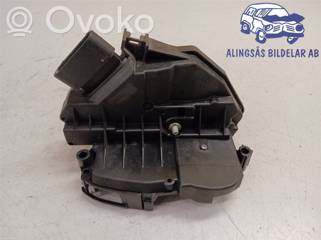 Ford Mondeo MK V Priekšpusē slēdzene 