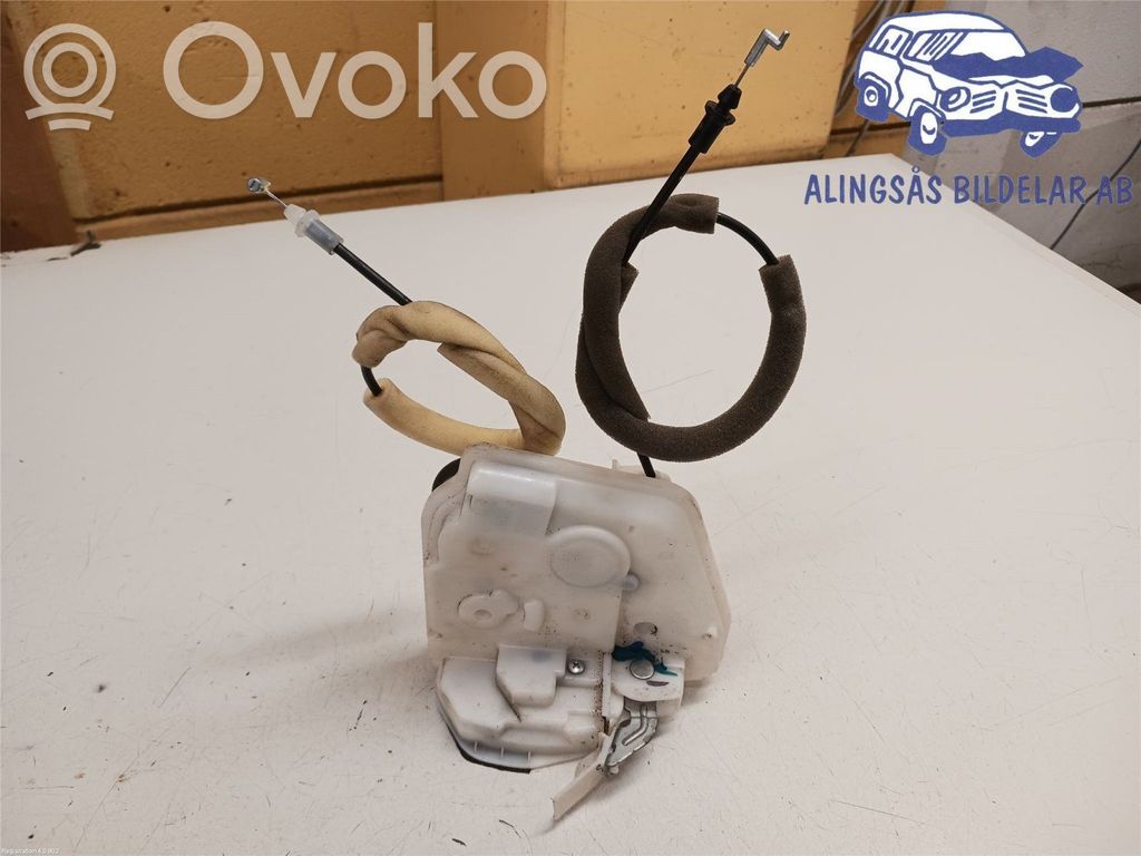 Mazda 2 Priekšpusē slēdzene 
