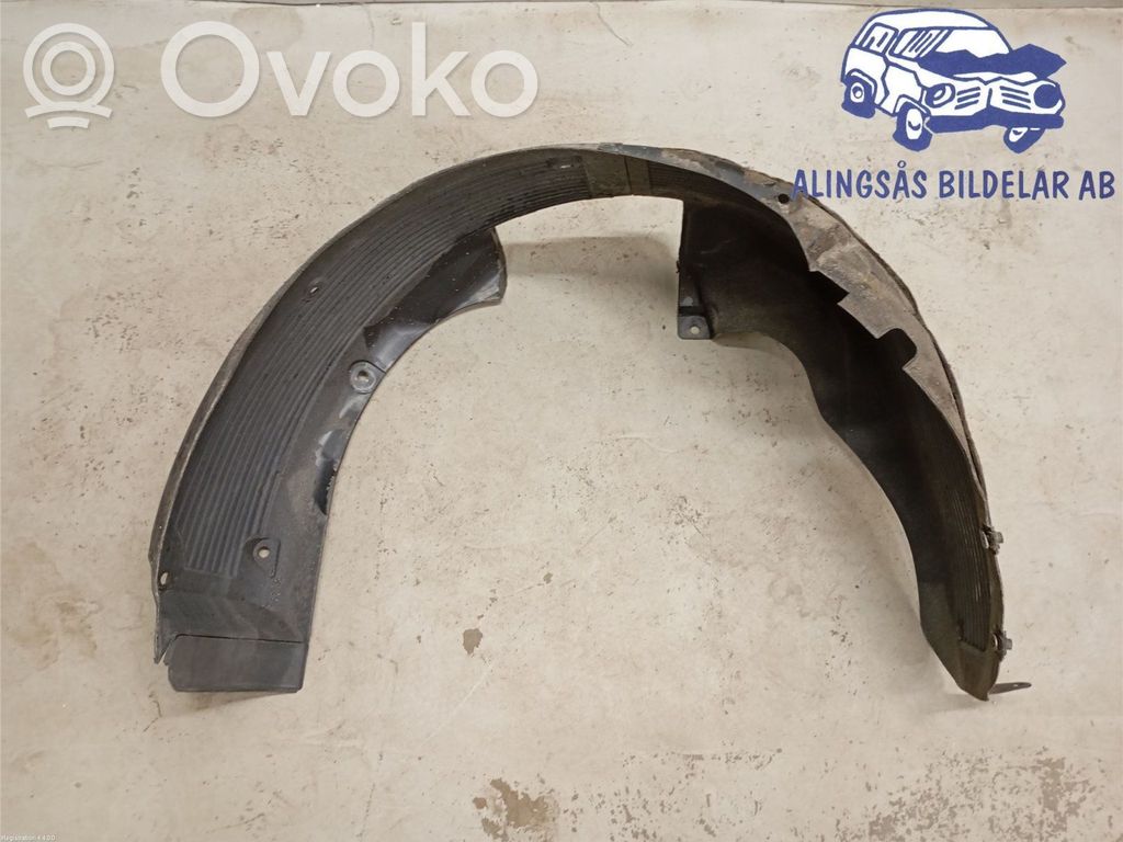 Front wheel arch liner splash guards