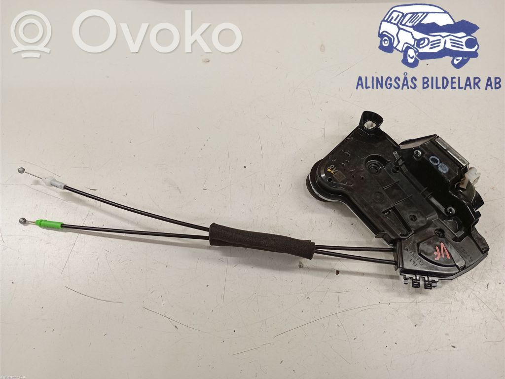 Priekšpusē slēdzene   6904002491