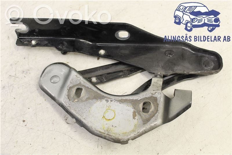 Engine bonnet/hood hinges   8X0823302