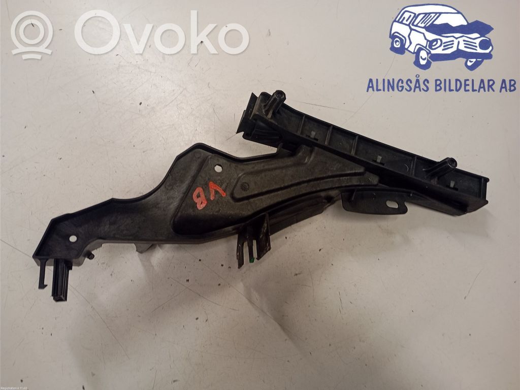 Ford Focus Etuoven tuulilasin kisko 
