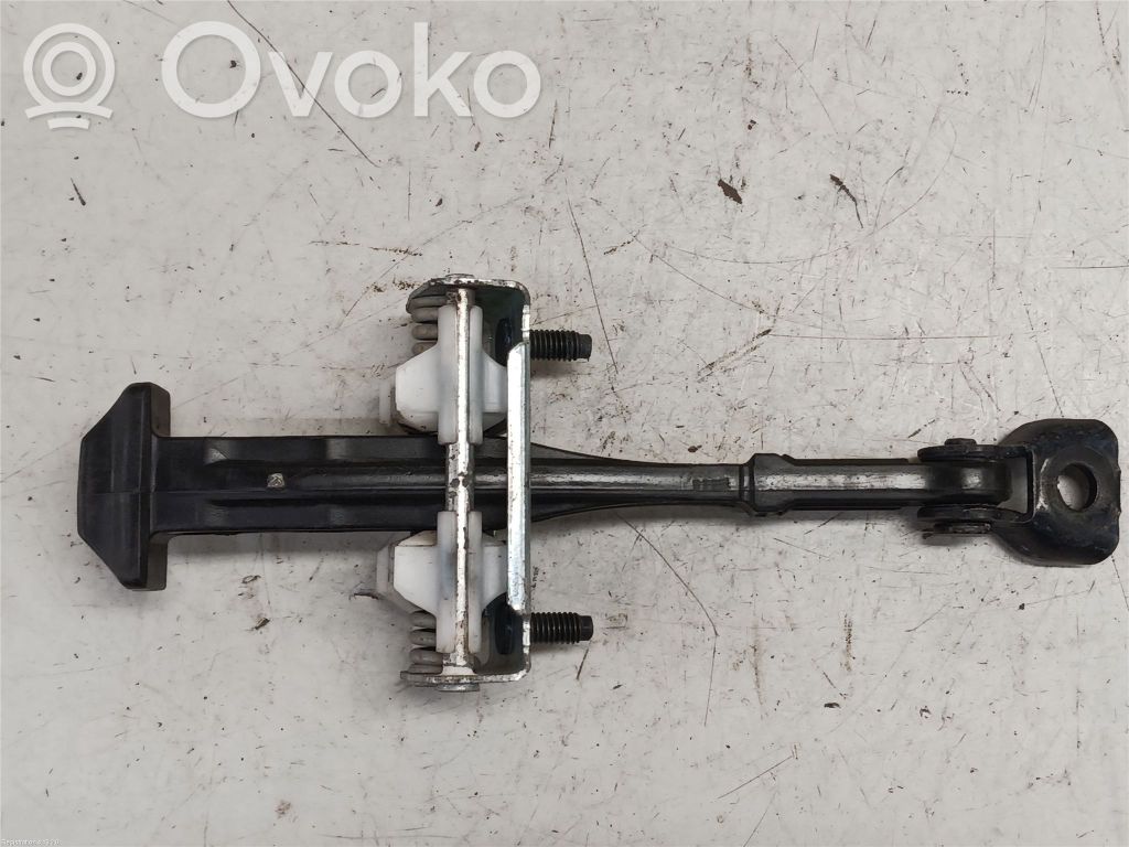 Ford Focus Etuoven pidätin 
