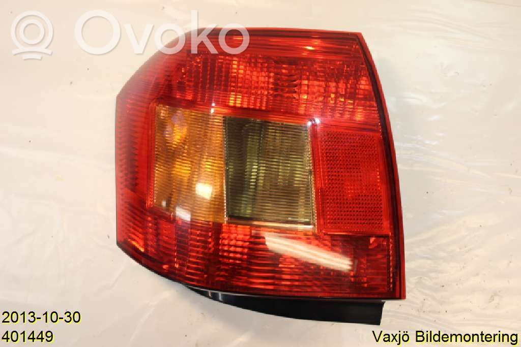 Toyota Corolla E120 E130 Aizmugurējais lukturis virsbūvē 