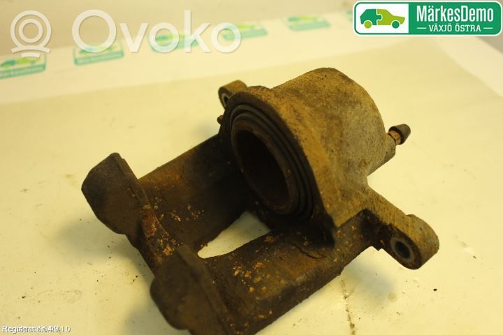 Toyota Yaris Zacisk hamulcowy przedni 