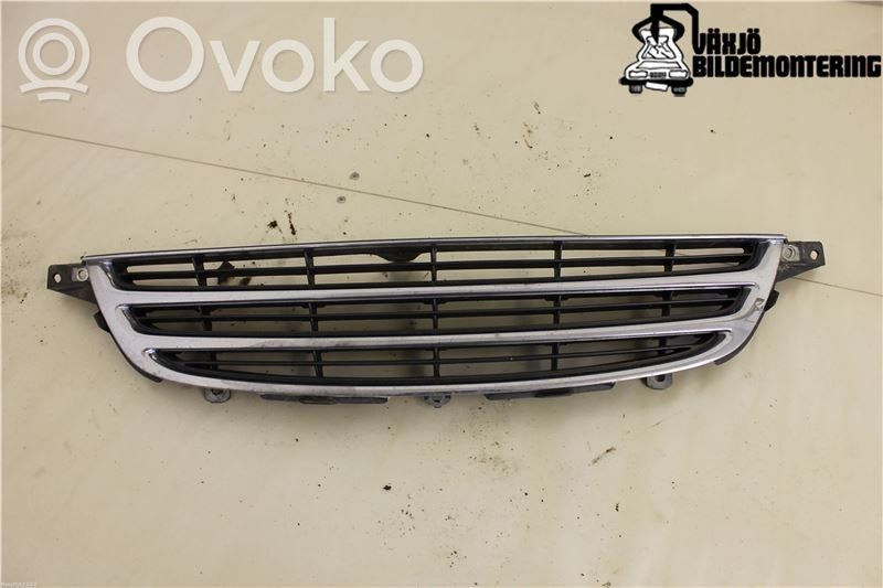 Toyota Avensis T220 Kratka dolna zderzaka przedniego 