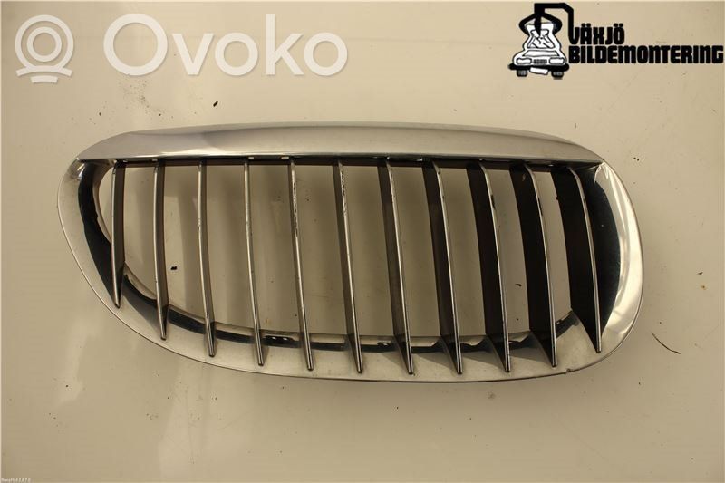 BMW 6 E63 E64 Grotelės apatinės (trijų dalių) 