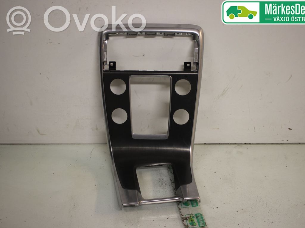 Volvo V60 Radio/GPS head unit trim 