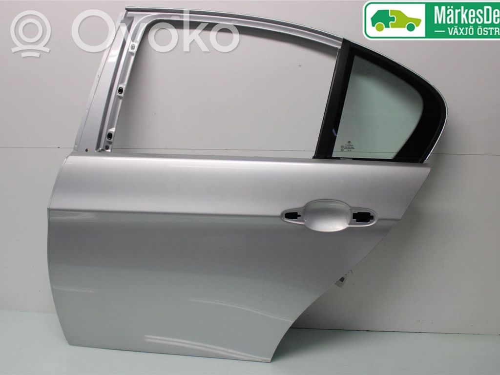 Rear door   41007203647