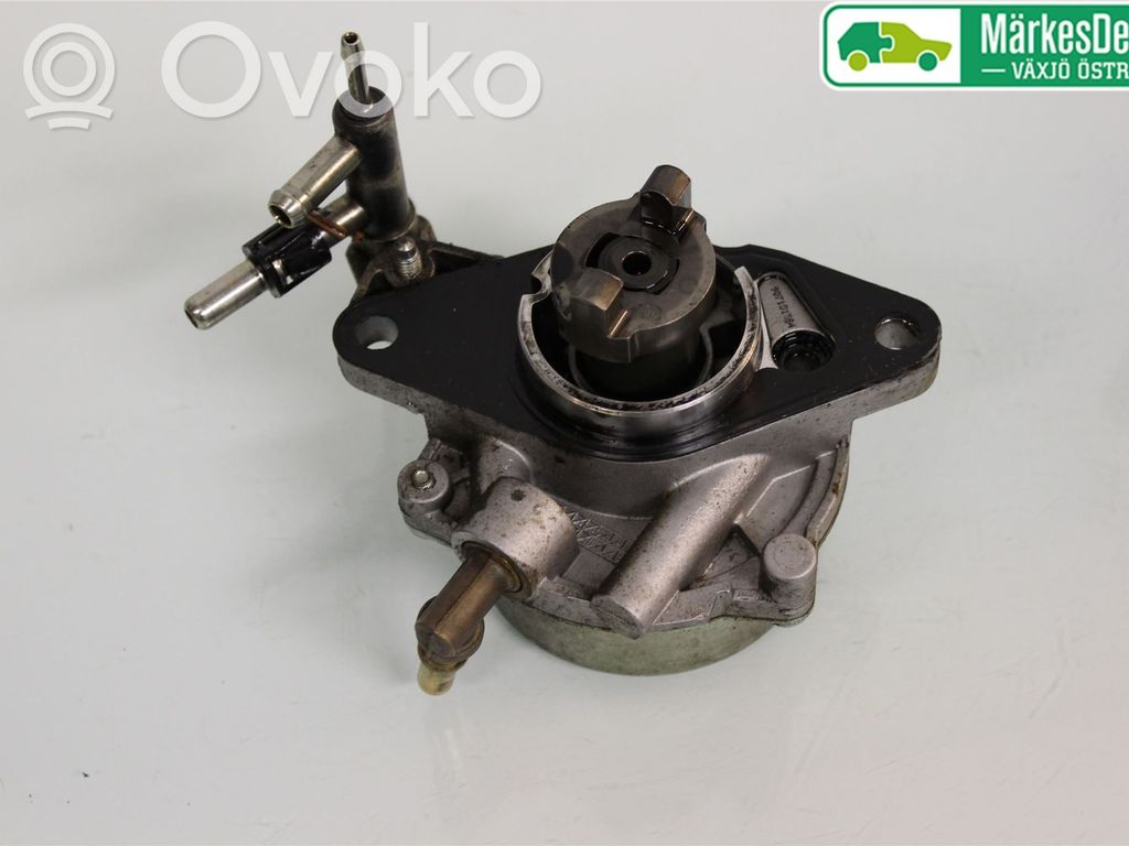 Opel Combo C Vacuum pump 