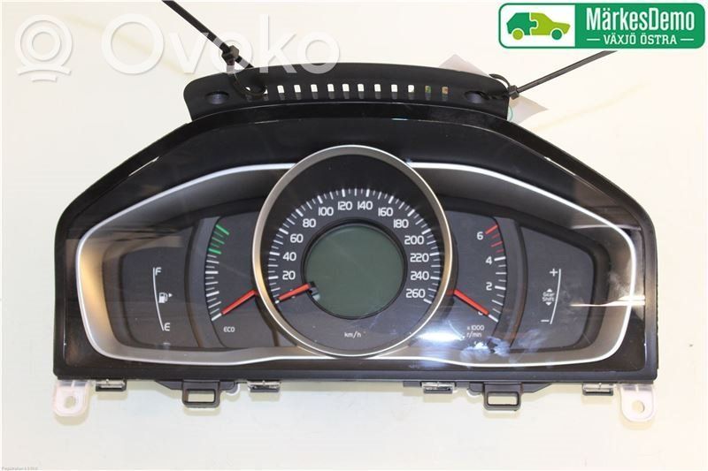Volvo XC60 Geschwindigkeitsmesser Cockpit 