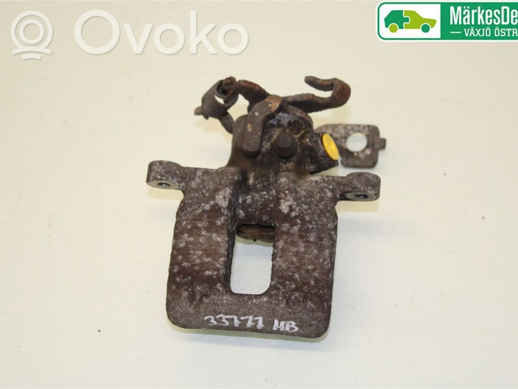 Toyota Auris E180 Tylny zacisk hamulcowy 