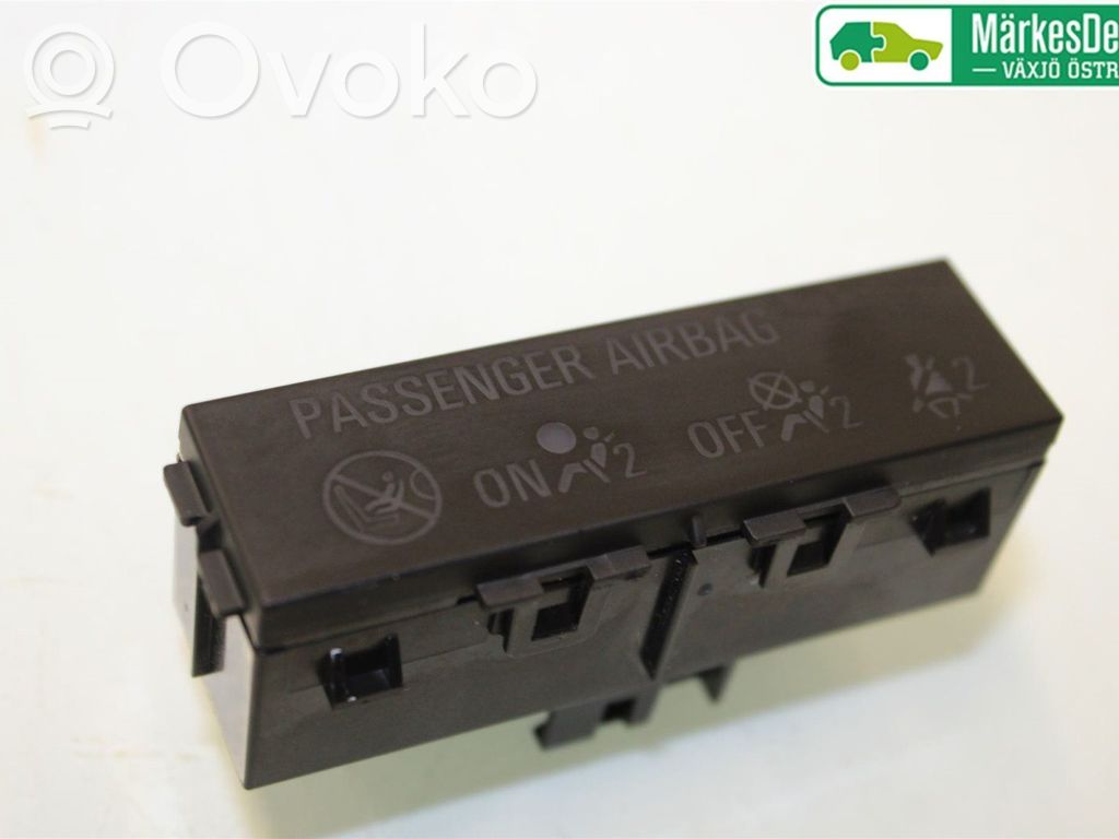 Opel Astra K Passenger airbag on/off switch 