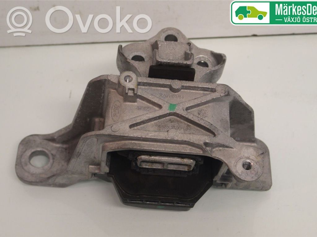 Ford Focus Engine mounting bracket 