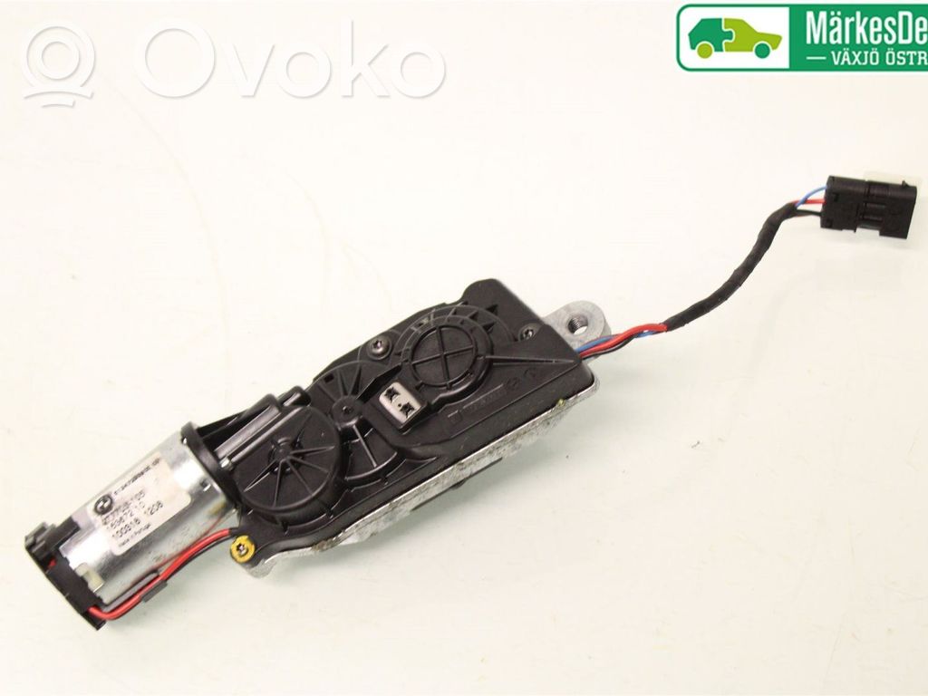 Loading door lock   51247233909,977706,977706