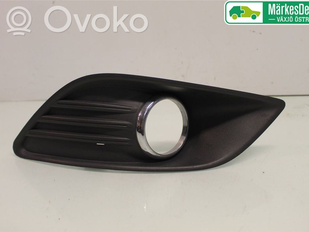 Ford Focus Etusumuvalon ritilä 