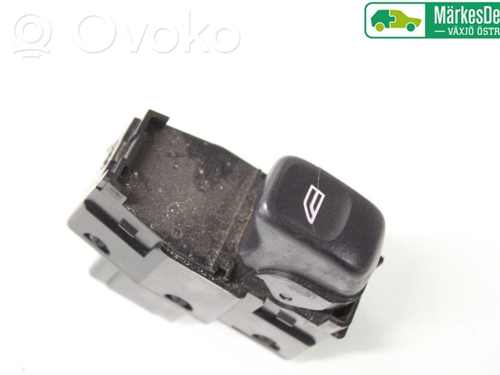 Electric window control switch   30658696