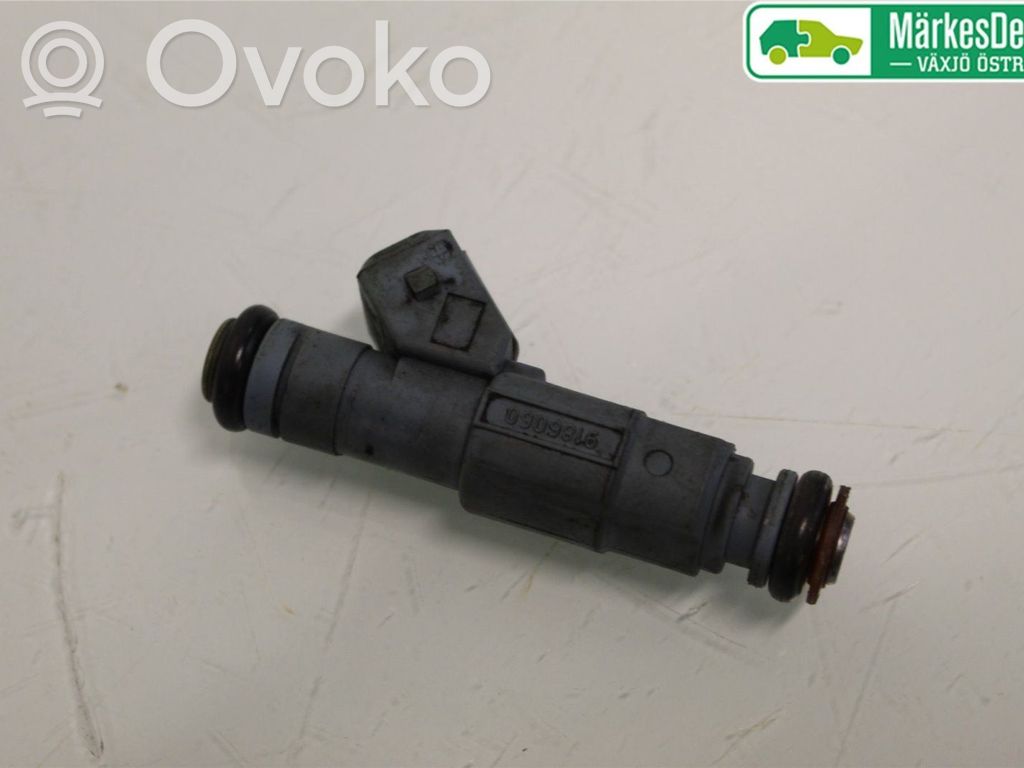 Volvo S60 Fuel injector 