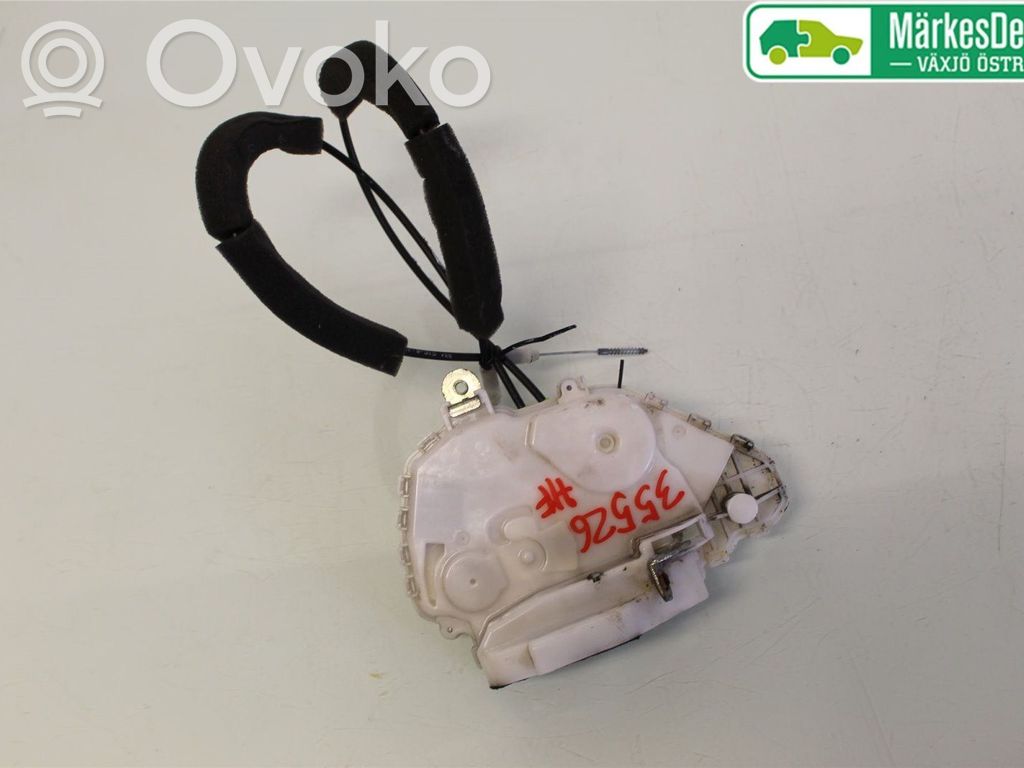 Honda CR-V Priekšpusē slēdzene 