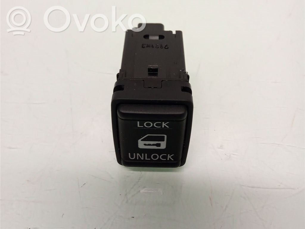 Nissan Navara D23 Central locking switch button 
