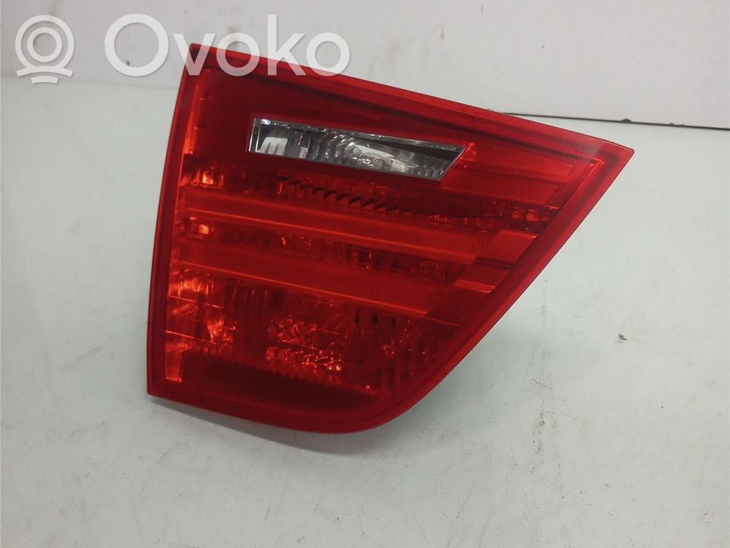 BMW 3 E90 E91 Aizmugurējais lukturis pārsegā 
