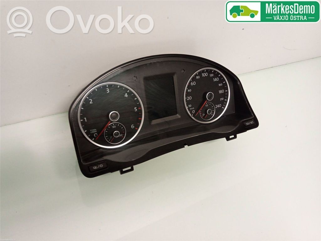 Volkswagen Tiguan Speedometer (instrument cluster) 