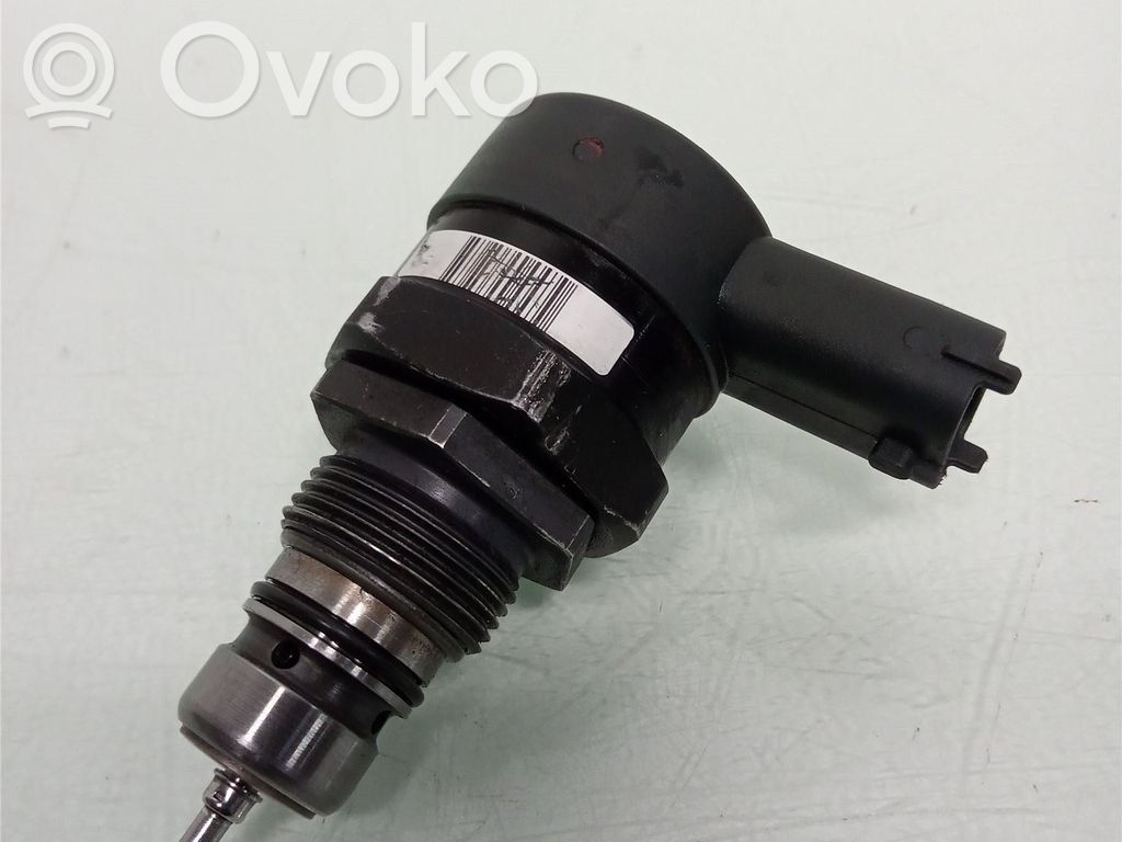 Régulateur de pression de carburant   93181654,0281002507,93181654