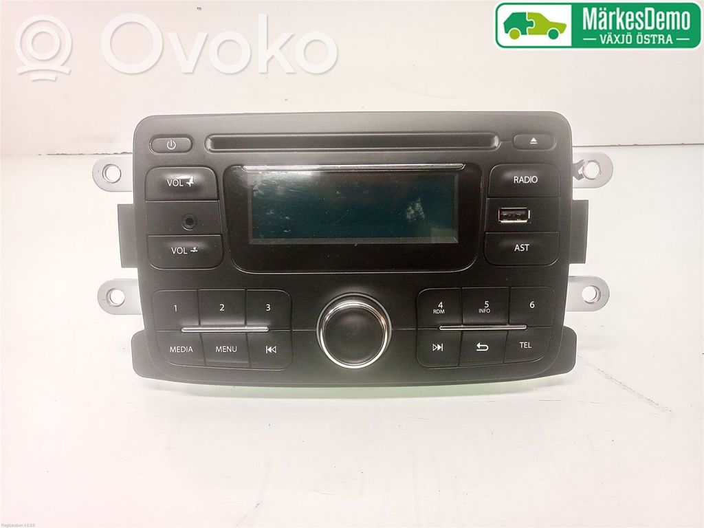 Dacia Duster Radio/CD/DVD/GPS head unit 