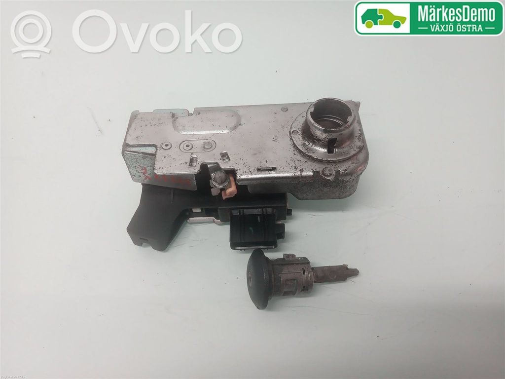 Ford Transit Priekšpusē slēdzene 