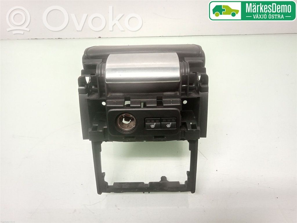 Armrest   39804755