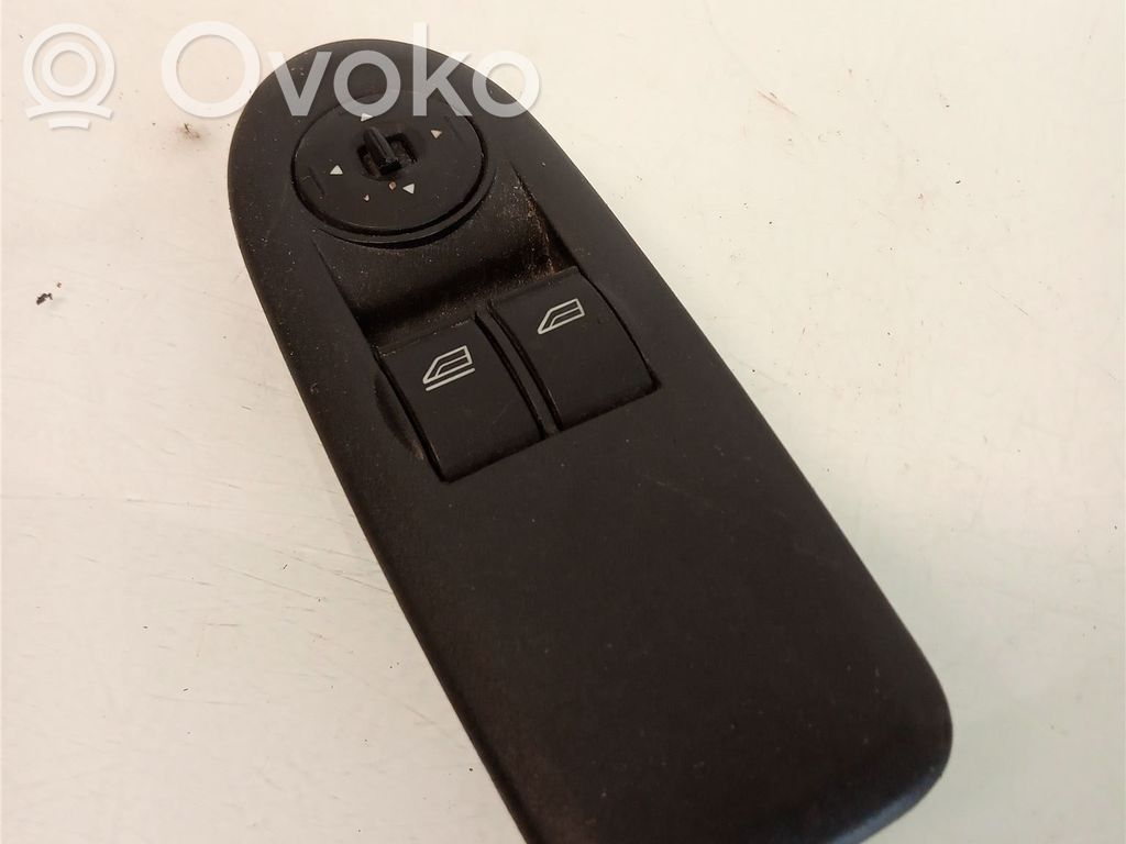 Electric window control switch   1471922