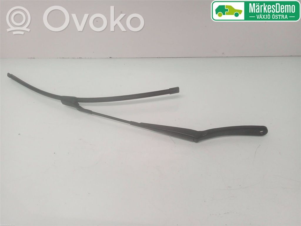 Ford Focus Front wiper blade arm 