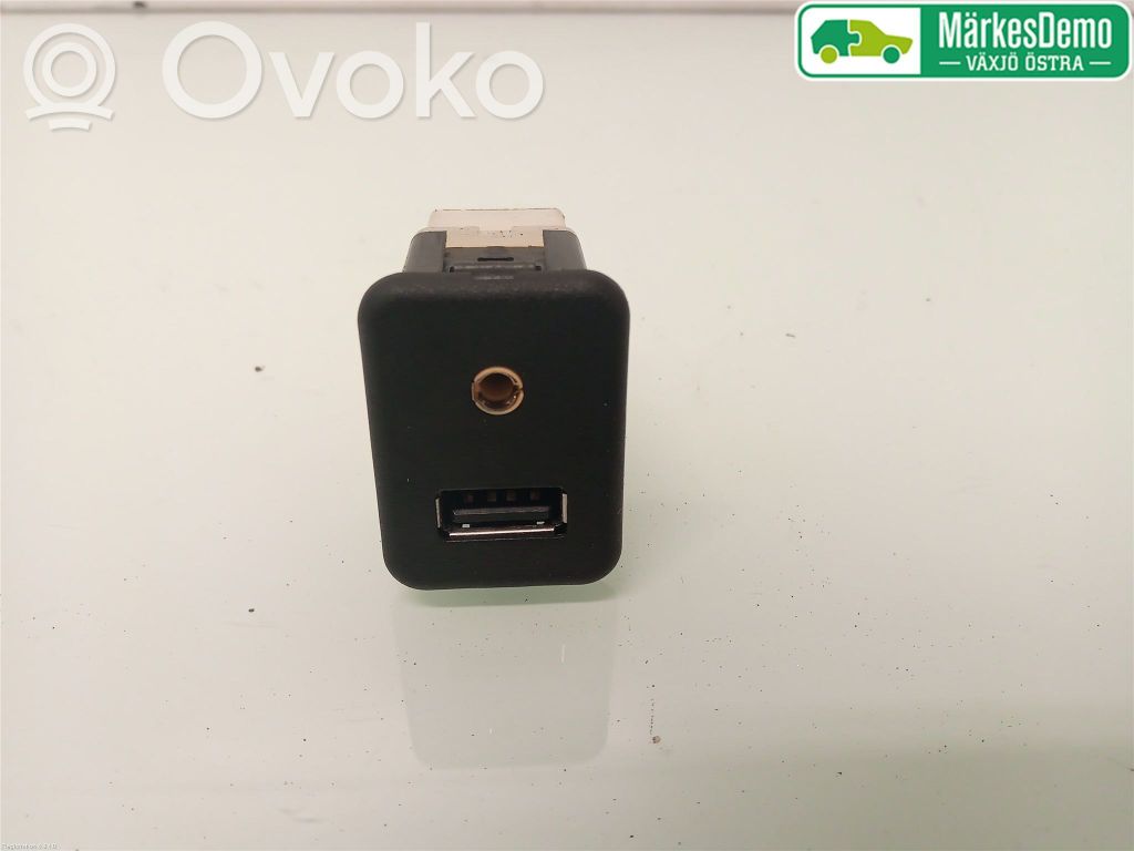 Chevrolet Cruze USB socket connector 