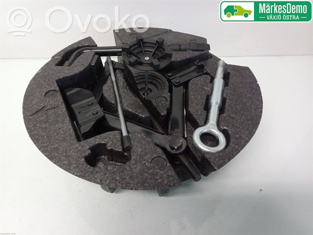 Volvo V70 Tool set 