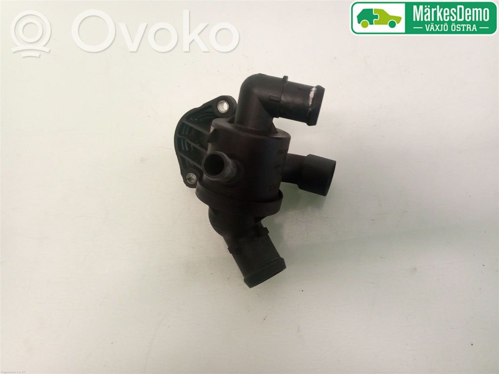 Volkswagen Jetta V Carcasa del termostato 