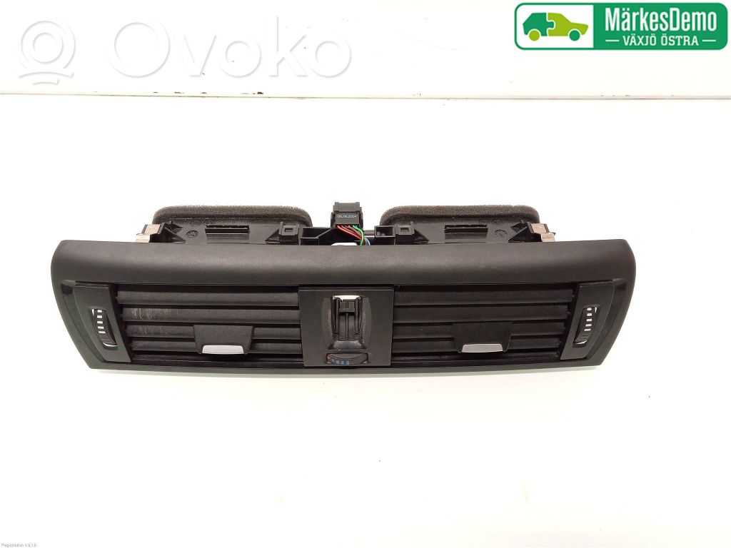 BMW 2 F22 F23 Dysze / Kratki środkowego nawiewu deski rozdzielczej 