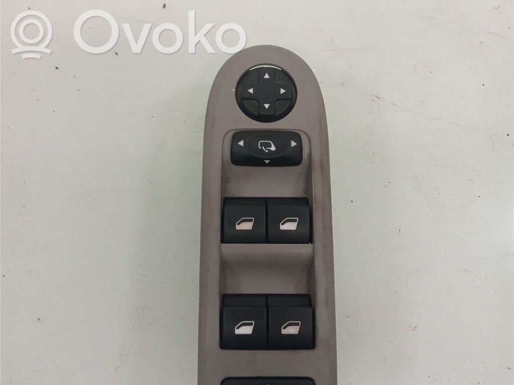 Electric window control switch   6490QY