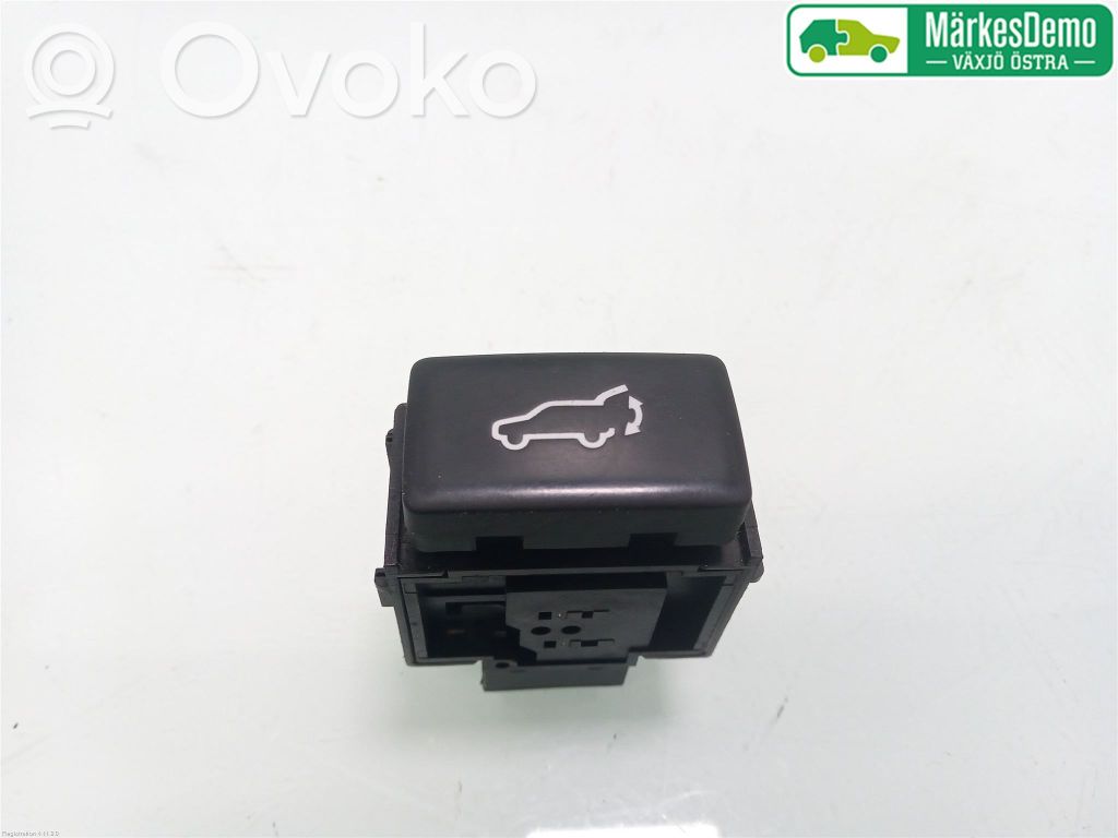 Subaru Outback (BS) Tailgate/boot open switch button 