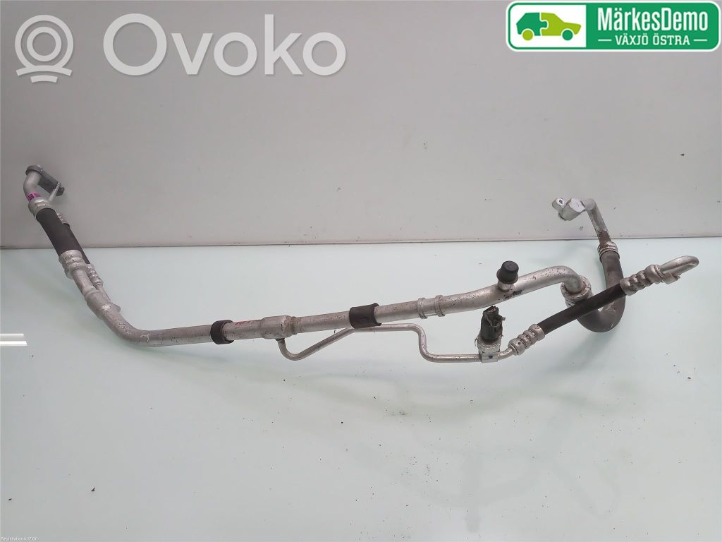 Ilmastointilaitteen putki (A/C)   97775A8100