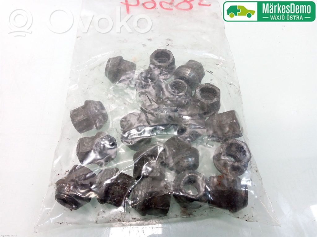 Opel Astra J Tuercas/tornillos 