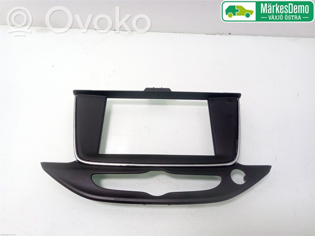 Opel Astra K Moldura de la unidad delantera de radio/GPS 