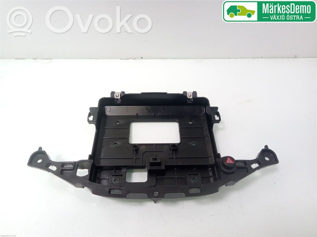 Opel Astra K Moldura de la unidad delantera de radio/GPS 