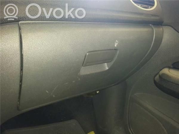Glove box   1369499