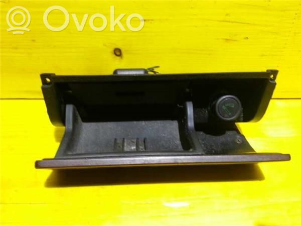 Lancia Dedra Auton tuhkakuppi 