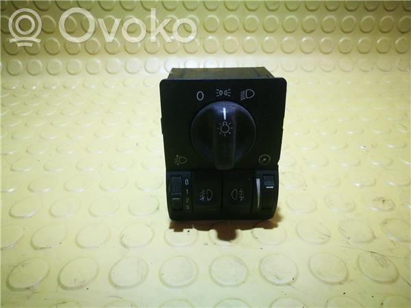 Light switch   933249,938347