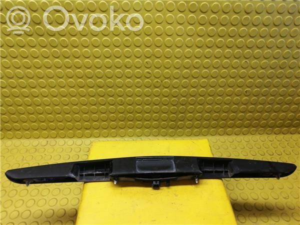 Loading door exterior handle