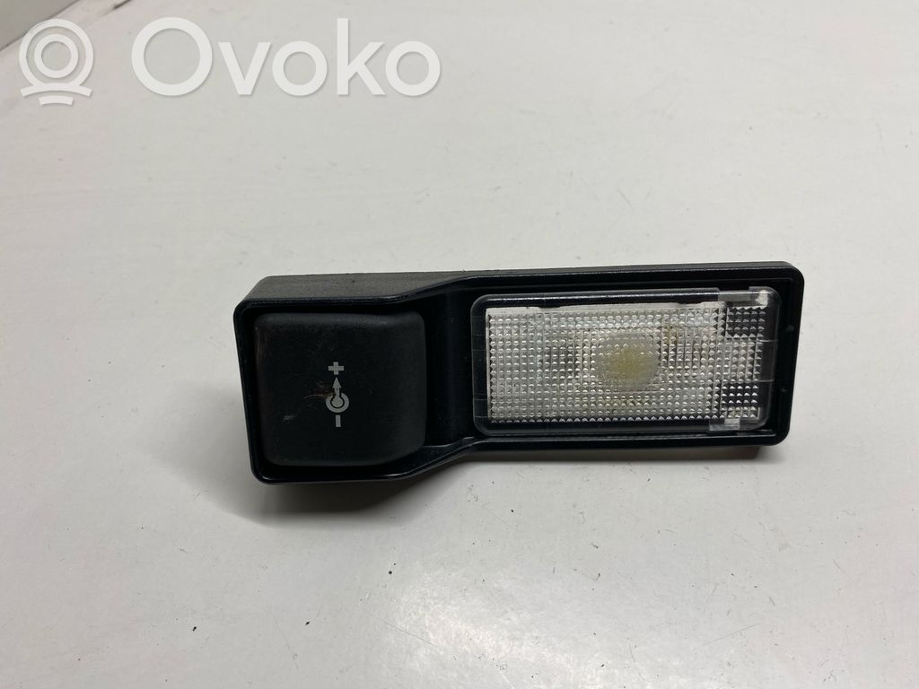 12 V lizdas (gale)   6904008,BMW6134