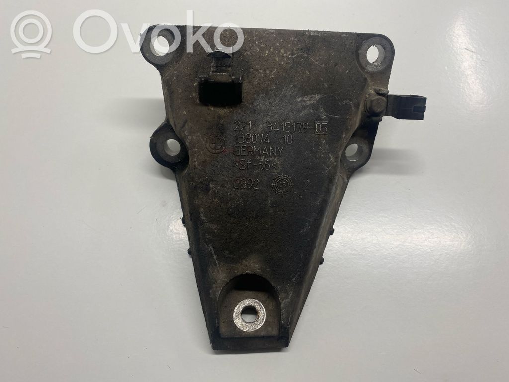 BMW X3 E83 Engine mounting bracket 