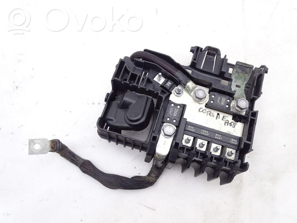 Opel Corsa E Fuse box cover 